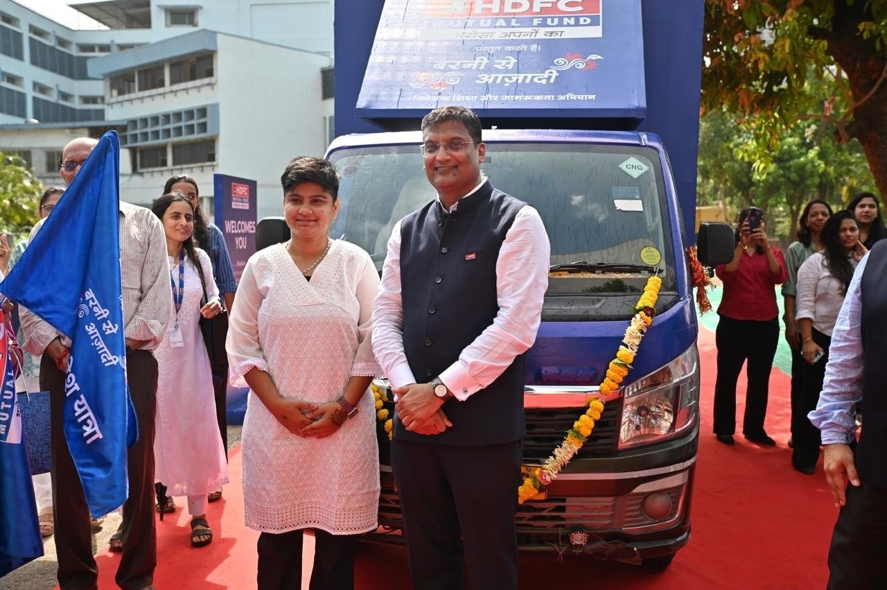 एचडीएफसी म्युच्युअल फंड तर्फे देशभरातील महिलांमध्ये आर्थिक जागरूकता आणि गुंतवणुकीला प्रोत्साहन देण्यासाठी ‘नारी निवेश यात्रा’चा शुभारंभ